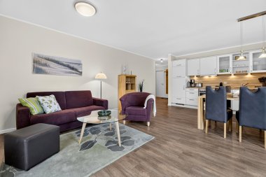 Küche und Wohnbereich der Wohnung 47 in Balm