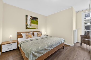 Schlafzimmer der Wohnung 47 mit Blick zum Fenster